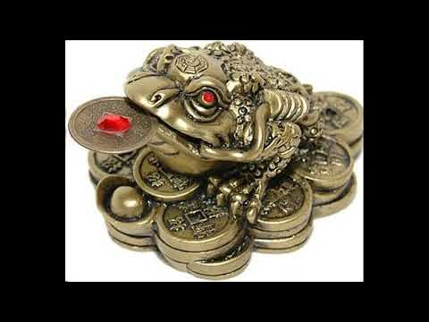 Descubre el encanto del colgante ranita de plata de ley para un look único y divertido